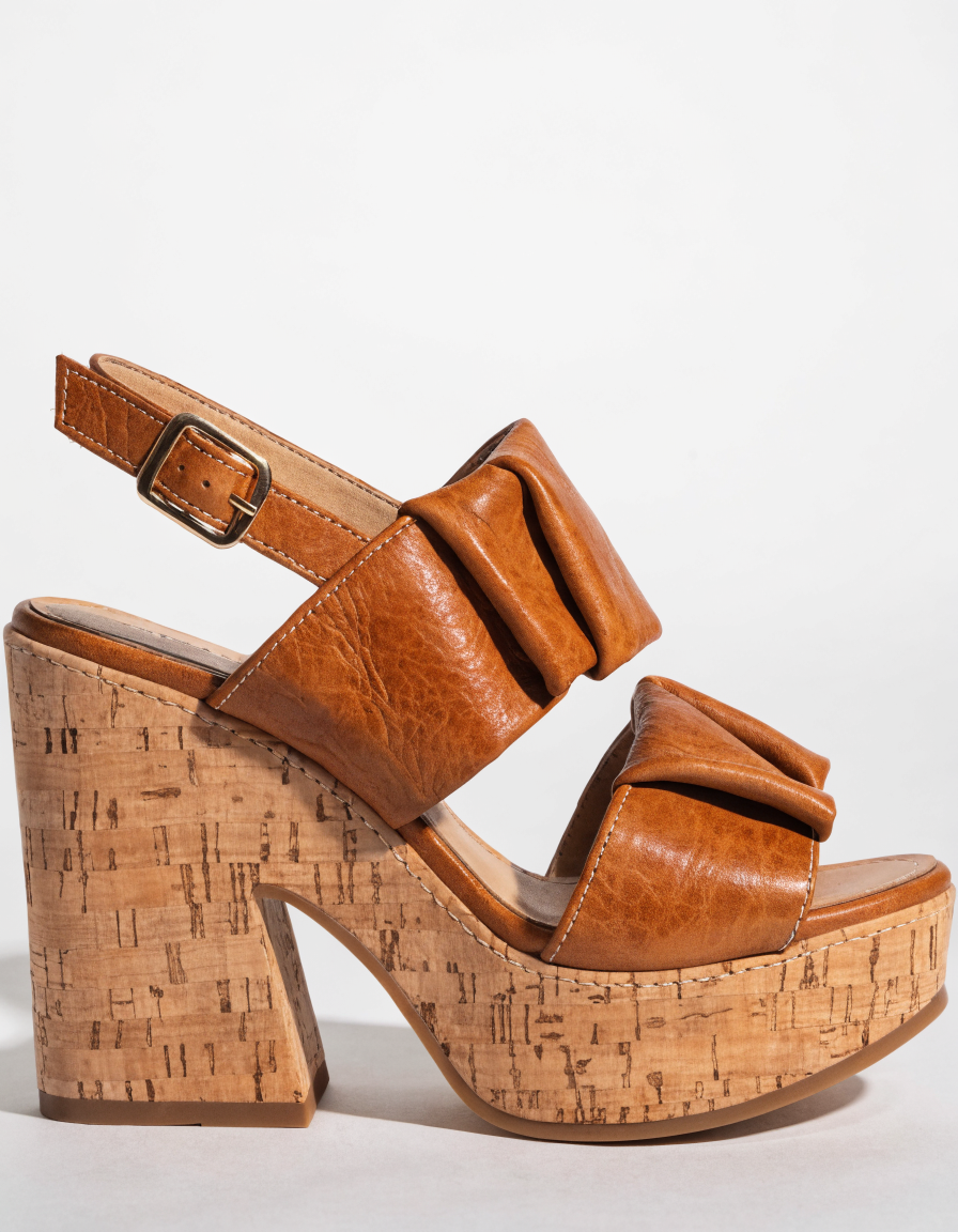 Sandalia IMAC con cuña de mujer en piel blanca